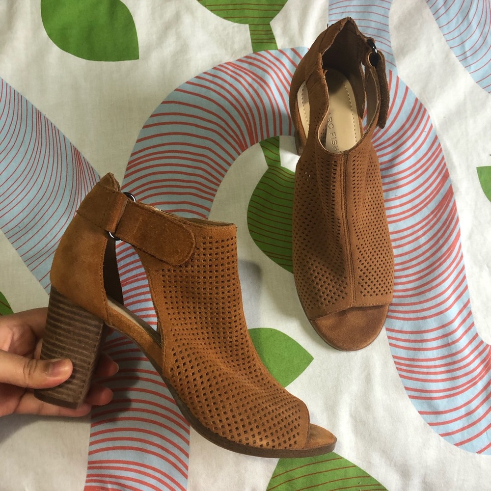 HOST PICK NWOT MARC FISHER ankle strap bootie/heel